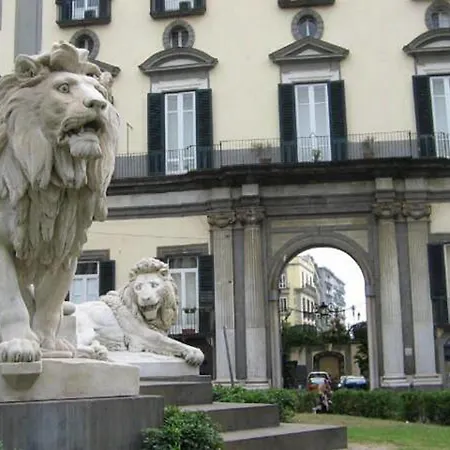 Serenella Couette-café Naples